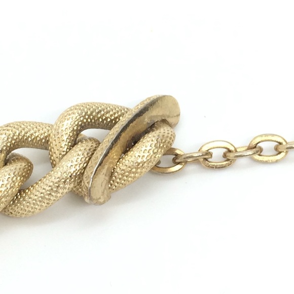 VINTAGE 90S CHUNKY GOLD TONE CURB CHAIN NECKLACE LIGHTWEIGHT MOBWIFE STATEMENT - Picture 9 of 14